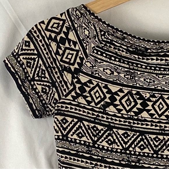 Forever 21 Women’s T-Shirt Crop Top Aztec Blouse Size Small - Picture 5 of 15